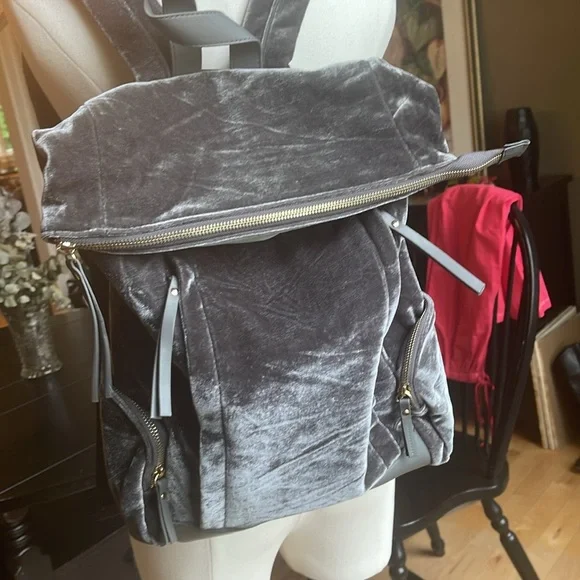 Clements Ribbiro Portobello velvet backpack is gray - Picture 7 of 7